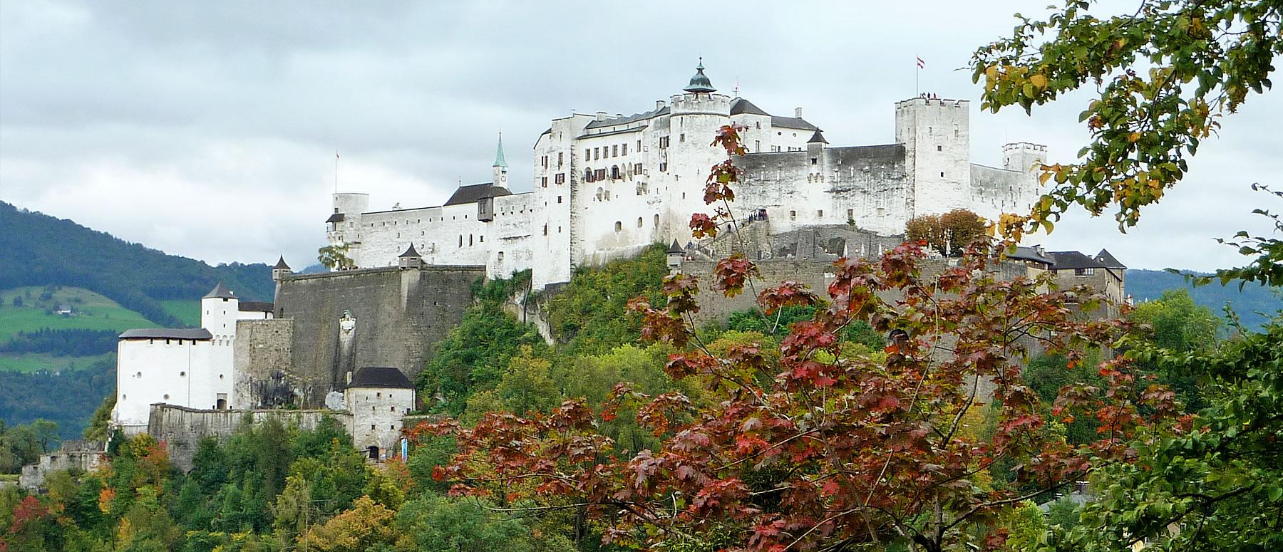 Die Festung Hohenslazburg im Sommer