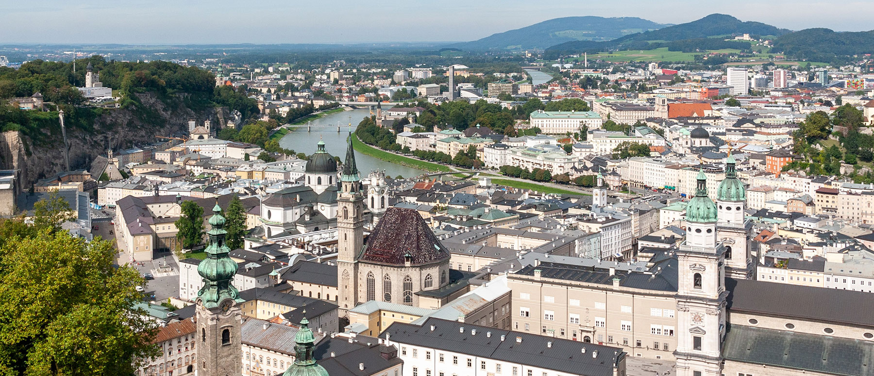 Blick von der Burg auf die Stadt Salzburg im Sommer, Slama